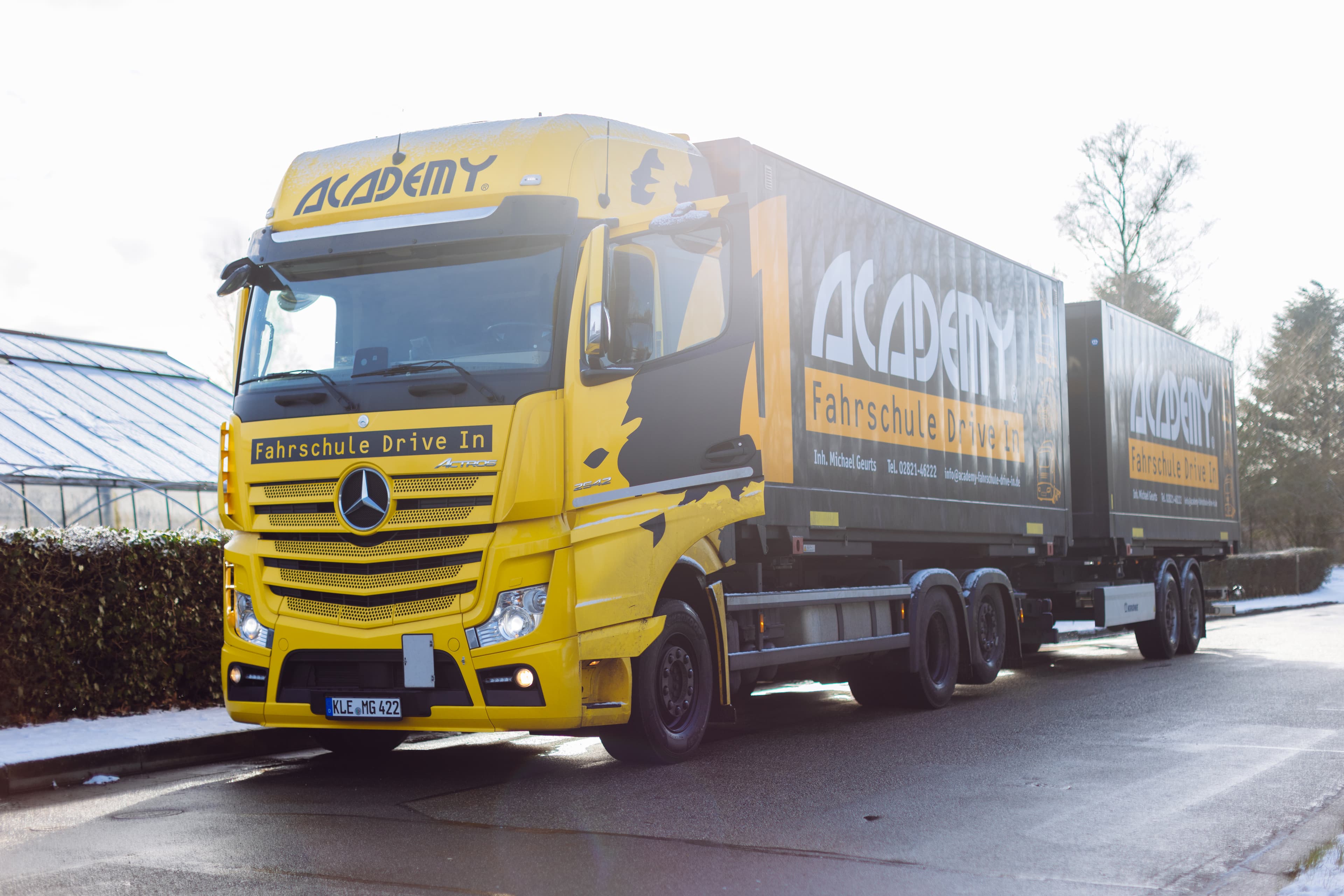 MERCEDES Actros 2542 + Krone Anhänger mit Wechselbrücke (2-mal)